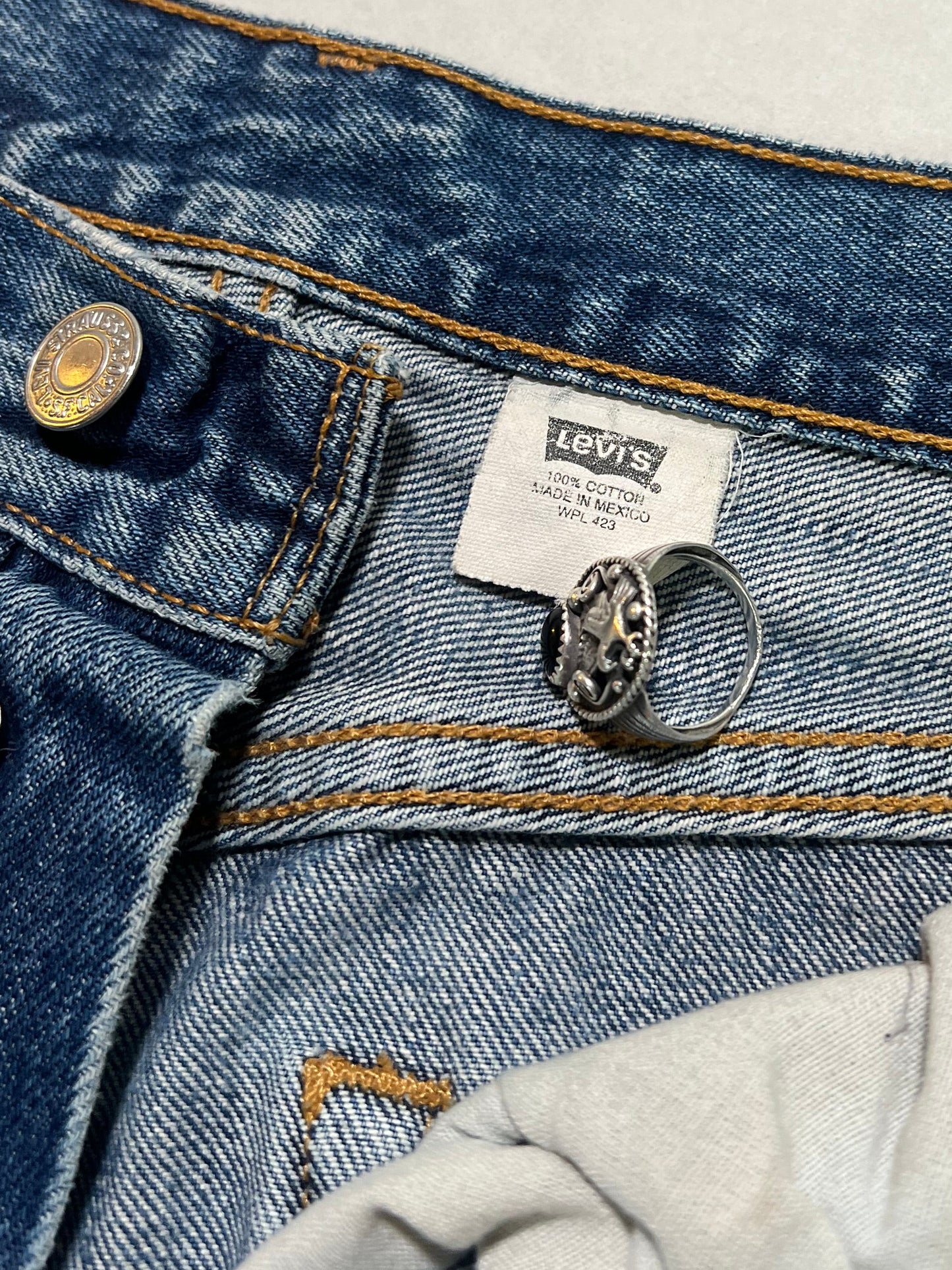 Vintage Paint Splattered Button Fly Made in Mexico Levi’s 27”x29”